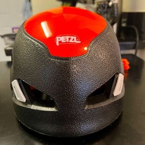 NWOT Petzl Sirocco Climbing and Mountaineering Helmet